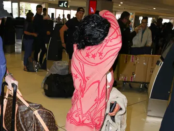 La cantante que se ha ido así de Australia... La cantante que se ha ido así de Australia...