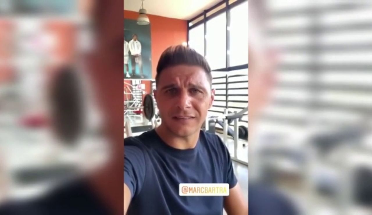 Joaquín Sánchez reta a Marc Bartra a un partido de tenis: "Ve poniendo fecha que te voy a dar la del tigre" Joaquín Sánchez reta a Marc Bartra a un partido de tenis: "Ve poniendo fecha que te voy a dar la del tigre"
