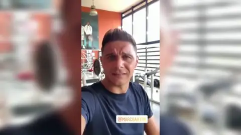 Joaquín Sánchez reta a Marc Bartra a un partido de tenis: "Ve poniendo fecha que te voy a dar la del tigre" Joaquín Sánchez reta a Marc Bartra a un partido de tenis: "Ve poniendo fecha que te voy a dar la del tigre"