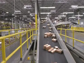 Superproducción: Ropa que no usamos, folios malgastados y empresas que contaminan tanto como un país Superproducción: Ropa que no usamos, folios malgastados y empresas que contaminan tanto como un país