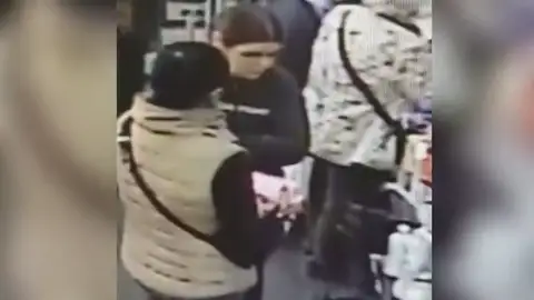 Roban a una anciana el dinero de la pensión en La Línea de la Concepción Roban a una anciana el dinero de la pensión en La Línea de la Concepción