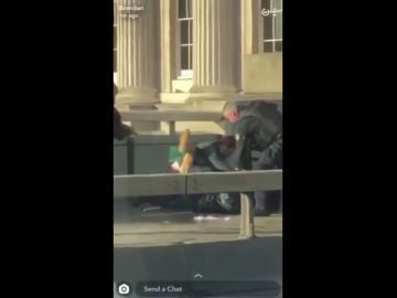 El momento en el que la Policía abate al sospechoso en el Puente de Londres