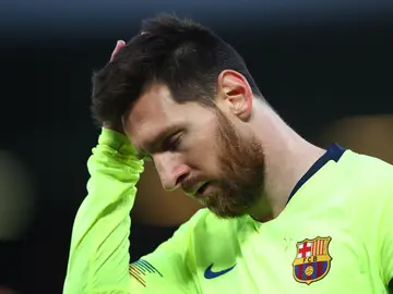 Leo Messi, tras recibir un gol en Anfield Leo Messi, tras recibir un gol en Anfield