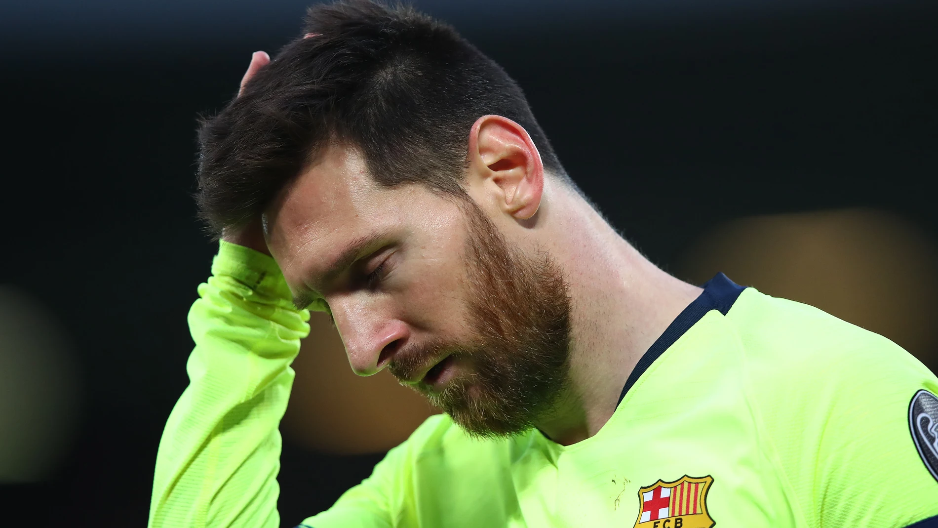 Leo Messi, tras recibir un gol en Anfield Leo Messi, tras recibir un gol en Anfield