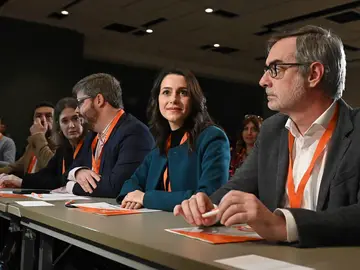 Ciudadanos elige a la gestora para avanzar tras la marcha de Albert Rivera Ciudadanos elige a la gestora para avanzar tras la marcha de Albert Rivera