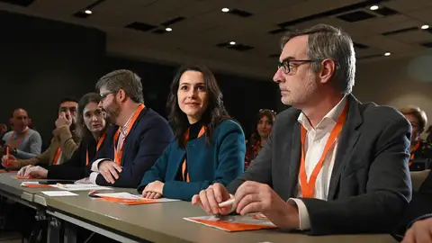 Ciudadanos elige a la gestora para avanzar tras la marcha de Albert Rivera Ciudadanos elige a la gestora para avanzar tras la marcha de Albert Rivera