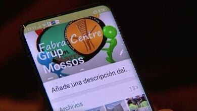 Policía y comerciantes crean un grupo de whatsapp 'antirrobo' para garantizar la seguridad en los negocios de Barcelona