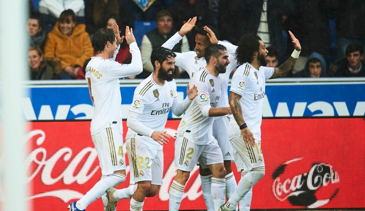 Los jugadores del Real Madrid celebran un gol Los jugadores del Real Madrid celebran un gol