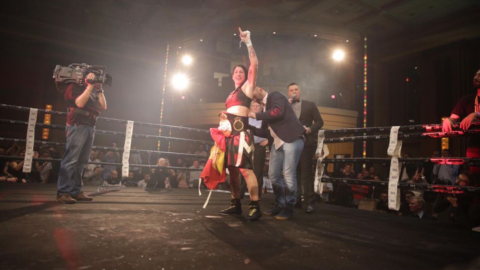Miriam 'La Reina' Gutiérrez gana el mundial interino de peso ligero tras derrotar a Karen Batiz