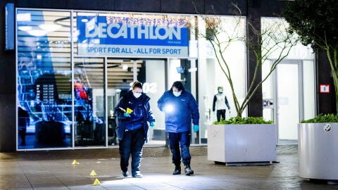 La Polic&iacute;a de La Haya buscando pruebas tras el ataque