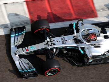 Hamilton logra la pole en Abu Dabi