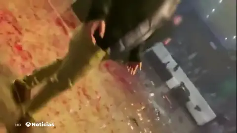 Brutal pelea por una botella entre dos grupos de personas en un bar de copas de Dos Hermanas Brutal pelea por una botella entre dos grupos de personas en un bar de copas de Dos Hermanas