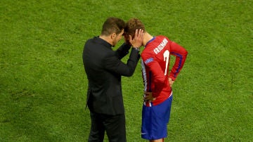 Simeone y Griezmann, durante un partido del Atlético