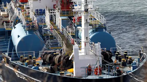 El 'Blue Star', encallado en una zona rocosa del litoral del municipio de Ares El 'Blue Star', encallado en una zona rocosa del litoral del municipio de Ares