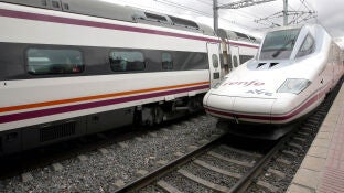 Llegada de un tren AVE a la Estaci&oacute;n Campo Grande de Valladolid