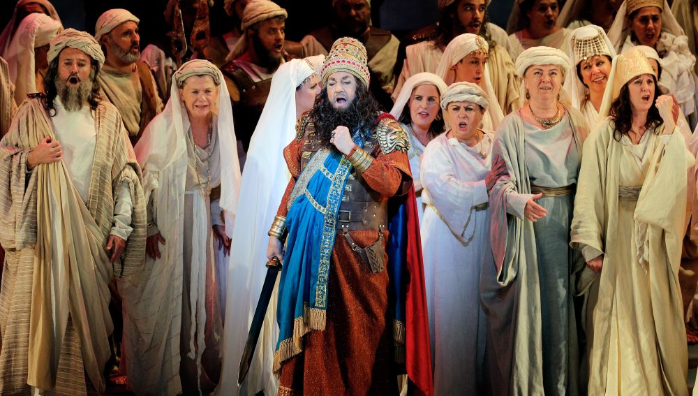 El tenor Plácido Domingo durante el ensayo general ópera de Verdi "Nabucco" en el Palau de les Arts de Valencia. 