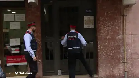 Un hombre mata a su mujer en El Prat de Llobregat y después se entrega a los Mossos Un hombre mata a su mujer en El Prat de Llobregat y después se entrega a los Mossos