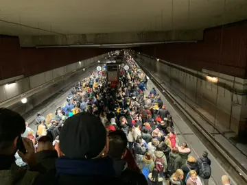 Colapso en la estación de Cercanías de Parla debido el retraso de los trenes Colapso en la estación de Cercanías de Parla debido el retraso de los trenes