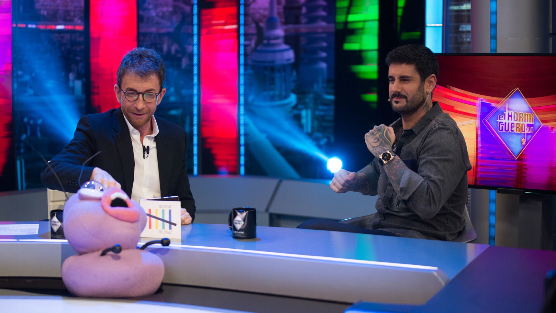 Petancas sorprende a Melendi con su versión 'foodie' de 'Déjala que baile' en 'El Hormiguero 3.0'