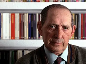 El escritor Miguel Delibes El escritor Miguel Delibes