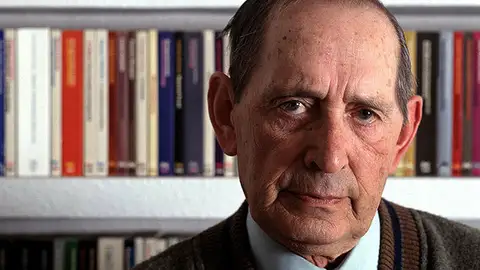 El escritor Miguel Delibes El escritor Miguel Delibes