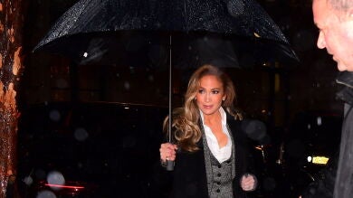 Las fotos de la cara de Jennifer Lopez a sus 50 años que demuestran que ella no envejece