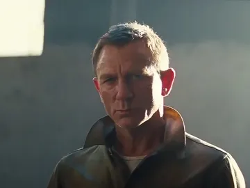 Daniel Craig como James Bond Daniel Craig como James Bond