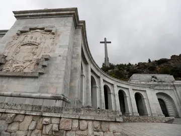 Las visitas al Valle de los Caídos descendieron un 54,86 % en noviembre Vista del Valle de los Caídos. EFE Las visitas al Valle de los Caídos descendieron un 54,86 % en noviembre Vista del Valle de los Caídos. EFE