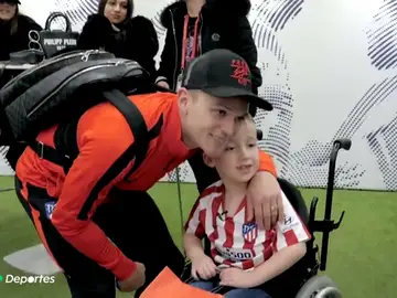 La historia de Harry, un niño con espina bífida que cumple su sueño de conocer a Trippier La historia de Harry, un niño con espina bífida que cumple su sueño de conocer a Trippier