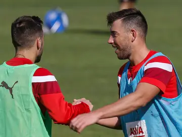 Antonio Luna y Sergi Enrich durante un entrenamiento en su época en el Eibar Antonio Luna y Sergi Enrich durante un entrenamiento en su época en el Eibar