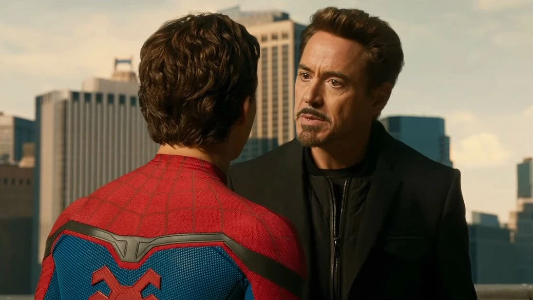 Robert Downey Jr. y Tom Holland como SpiderMan y Iron Man en Marvel