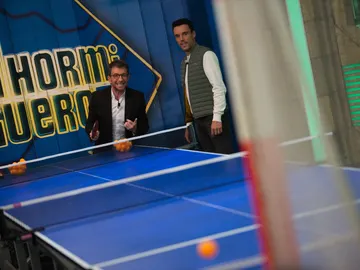 Pablo Motos y Roberto Bautista se baten en un torneo de "ping pong gol" en 'el Hormiguero 3.0' Pablo Motos y Roberto Bautista se baten en un torneo de "ping pong gol" en 'el Hormiguero 3.0'