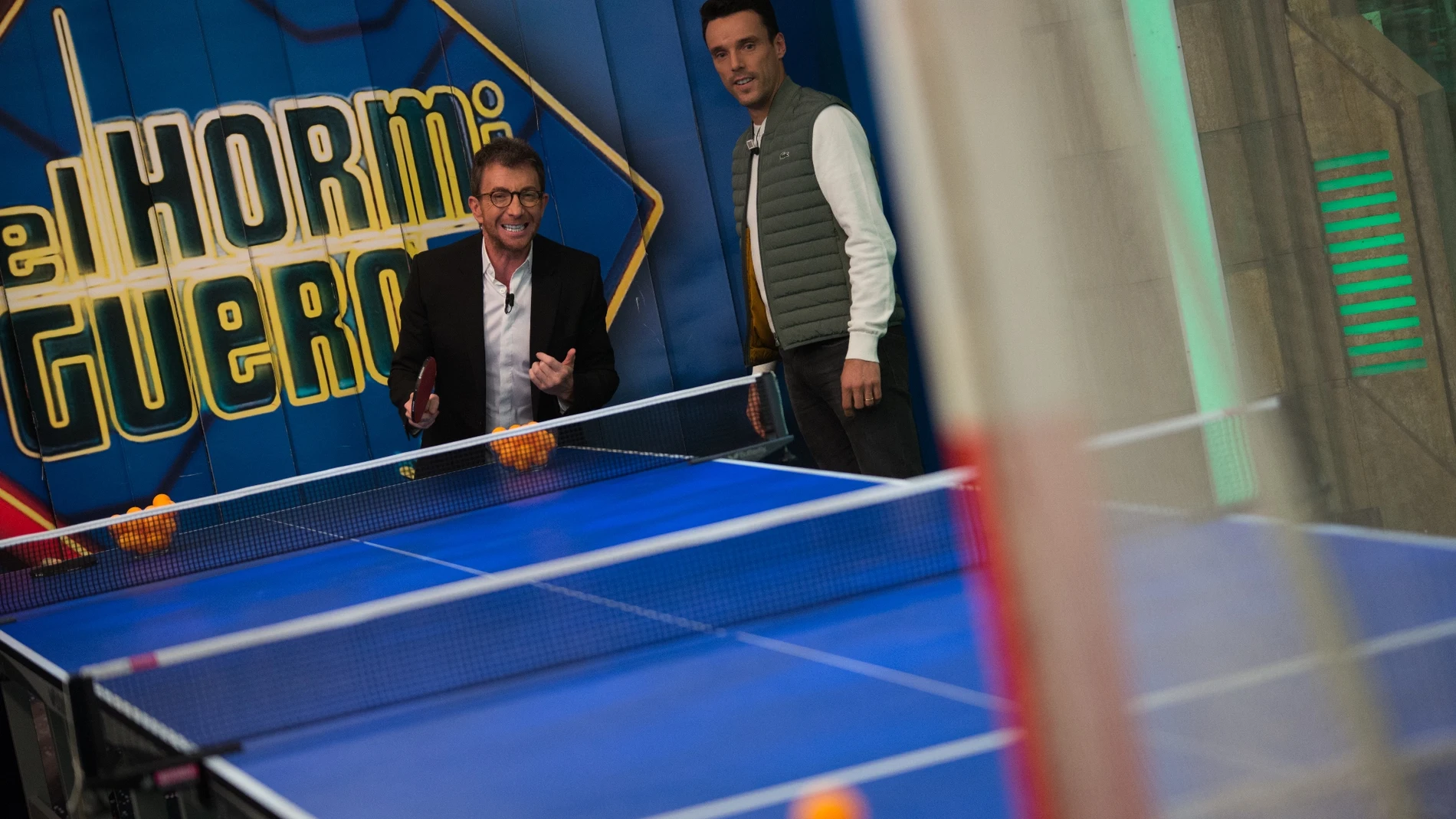 Pablo Motos y Roberto Bautista se baten en un torneo de "ping pong gol" en 'el Hormiguero 3.0'