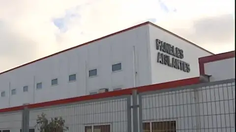 La Guardia Civil localiza más de 300.000 imágenes grabadas en los aseos femeninos de una empresa La Guardia Civil localiza más de 300.000 imágenes grabadas en los aseos femeninos de una empresa