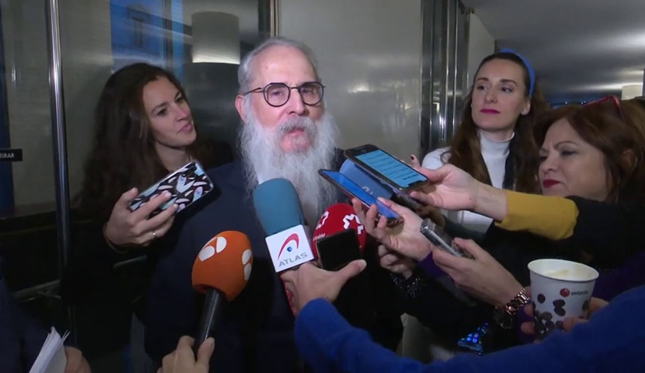 Diputado Zamarrón 'Valle-Inclán': "Estoy como el resto del Parlamento: unos inválidos y otros cojos" Diputado Zamarrón 'Valle-Inclán': "Estoy como el resto del Parlamento: unos inválidos y otros cojos"