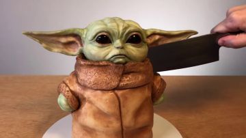Baby Yoda hecho tarta