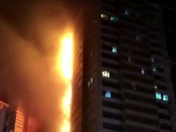 Se incendia un edificio de China
