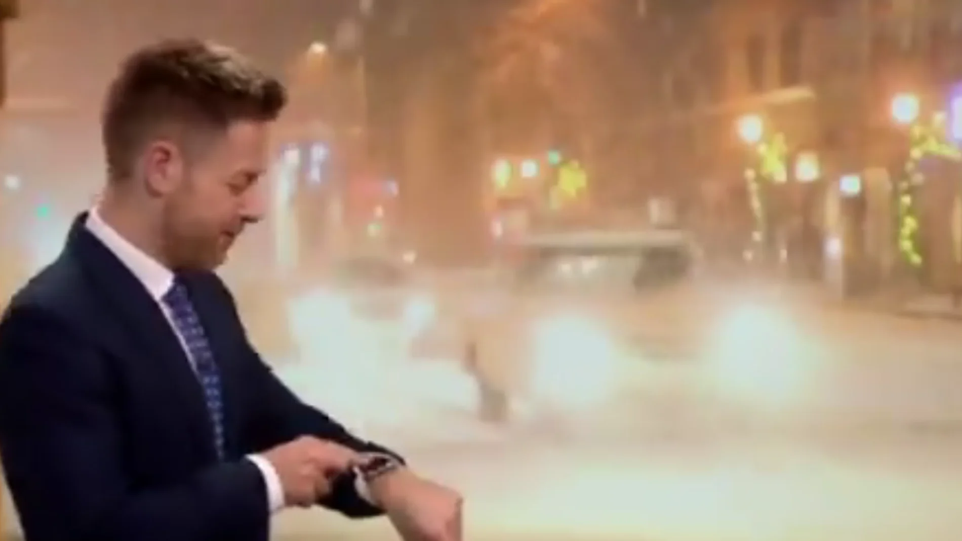 Siri interrumpe al hombre del tiempo en directo Siri interrumpe al hombre del tiempo en directo
