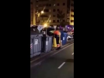 Denuncian el depósito de cartones en la basura orgánica por parte de los basureros 