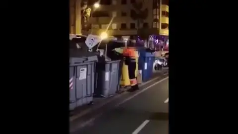 Denuncian el depósito de cartones en la basura orgánica por parte de los basureros Denuncian el depósito de cartones en la basura orgánica por parte de los basureros