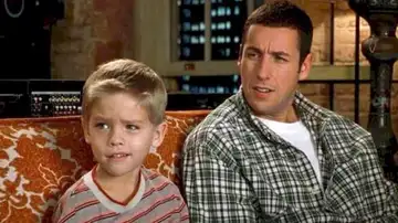 Adam Sandler y Cole Sprouse en 'Un papá genial'