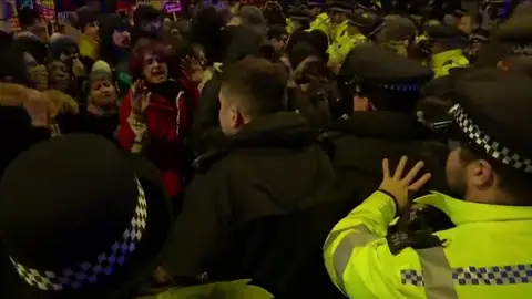 Cientos de personas se manifiestan en Londres contra Boris Johnson Cientos de personas se manifiestan en Londres contra Boris Johnson