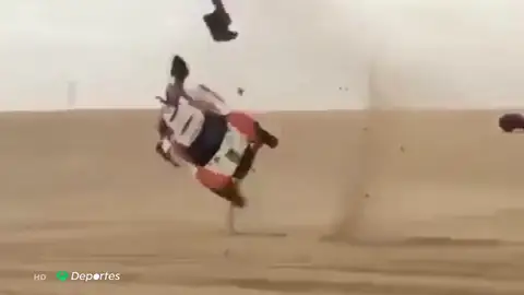 Yasir Bin Seadian, compañero de Carlos Sainz en la Baja de Sharqiyah, sufre un brutal accidente en las dunas de Arabia previo al Dakar Yasir Bin Seadian, compañero de Carlos Sainz en la Baja de Sharqiyah, sufre un brutal accidente en las dunas de Arabia previo al Dakar