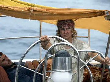 Shailene Woodley y Sam Claflin en 'A la deriva' Shailene Woodley y Sam Claflin en 'A la deriva'