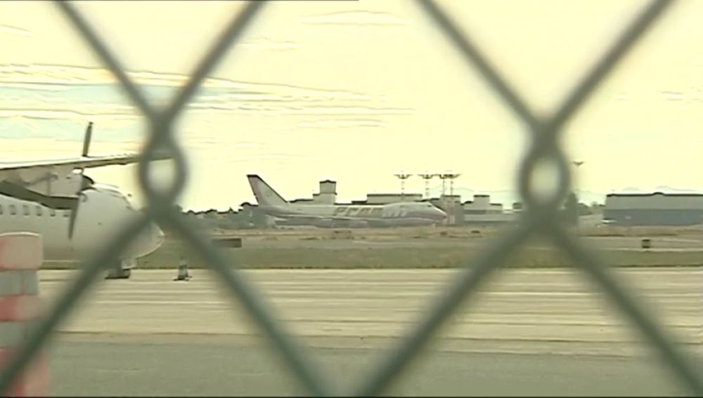 El aeropuerto de Valencia saca a subasta sus 24 aviones abandonados