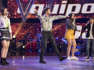 David Bisbal canta ‘A partir de hoy’ con su equipo en la Semifinal de ‘La Voz Kids’ David Bisbal canta ‘A partir de hoy’ con su equipo en la Semifinal de ‘La Voz Kids’