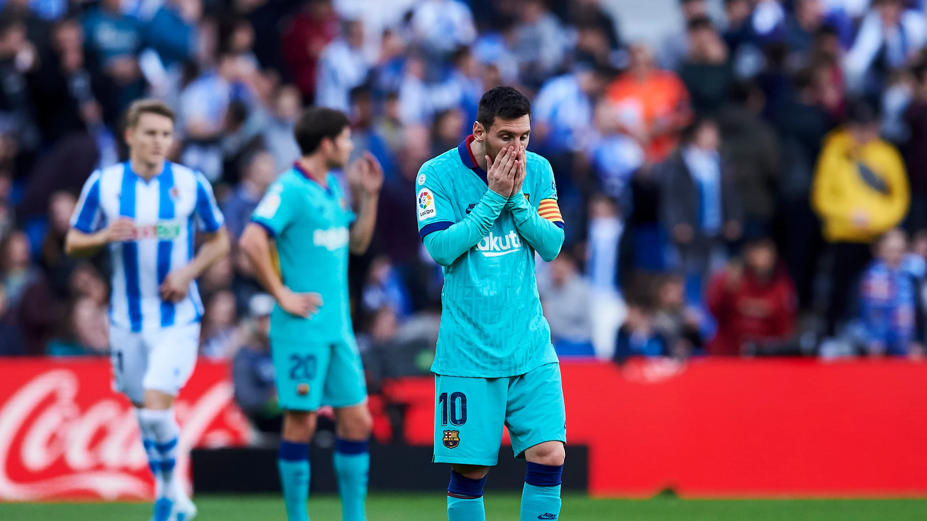 Leo Messi se lamenta ante la Real Sociedad Leo Messi se lamenta ante la Real Sociedad