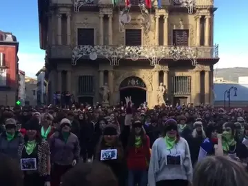 Cientos de mujeres se manifiestan en Pamplona contra las agresiones sexuales Cientos de mujeres se manifiestan en Pamplona contra las agresiones sexuales