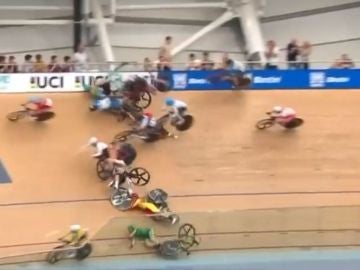 Caída masiva durante la final del Mundial femenino de ciclismo en pista