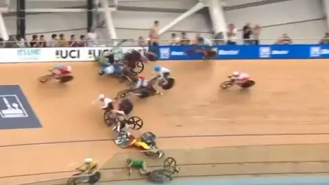 Caída masiva durante la final del Mundial femenino de ciclismo en pista Caída masiva durante la final del Mundial femenino de ciclismo en pista